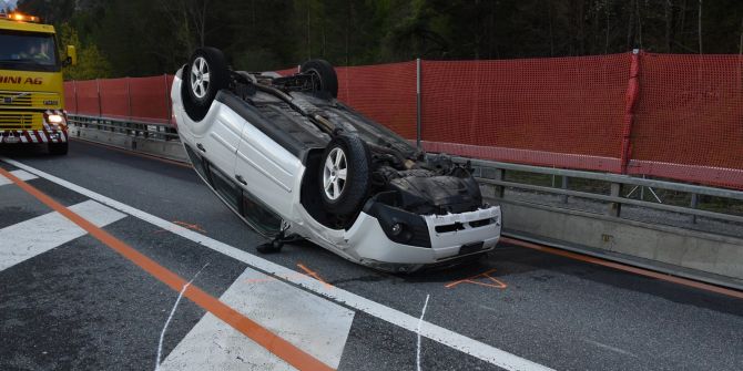 Rothenbrunnen: In Baustelle mit Aufpralldämpfer kollidiert