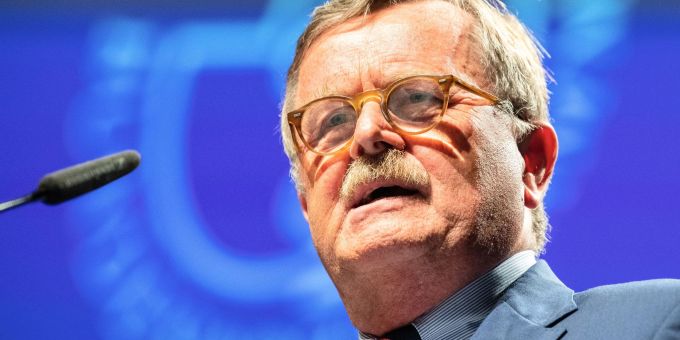 Laut dem Weltärztebund-Vorsitzenden Frank Ulrich Montgomery sollte die Politik angesichts steigender Inzidenzen und einer für den Herbst erwarteten neuen Welle schnell handeln. Laut dem Weltärztebund-Vorsitzenden Frank Ulrich Montgomery sollte die Politik angesichts steigender Inzidenzen und einer für den Herbst erwarteten neuen Welle schnell handeln.