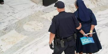 Polizist Nonnen festgenommen