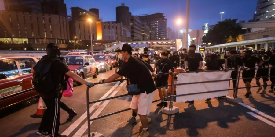 Demonstranten blockieren Cross-Harbour-Tunnel