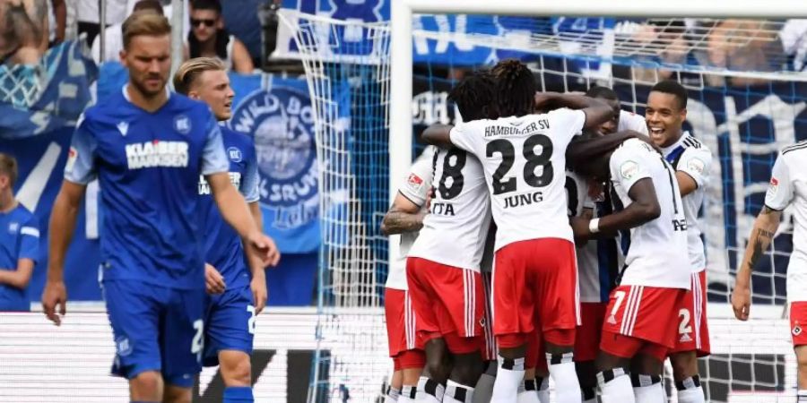 Der HSV jubelt nach dem 2:0 durch Sonny Kittel. Foto: Uli Deck