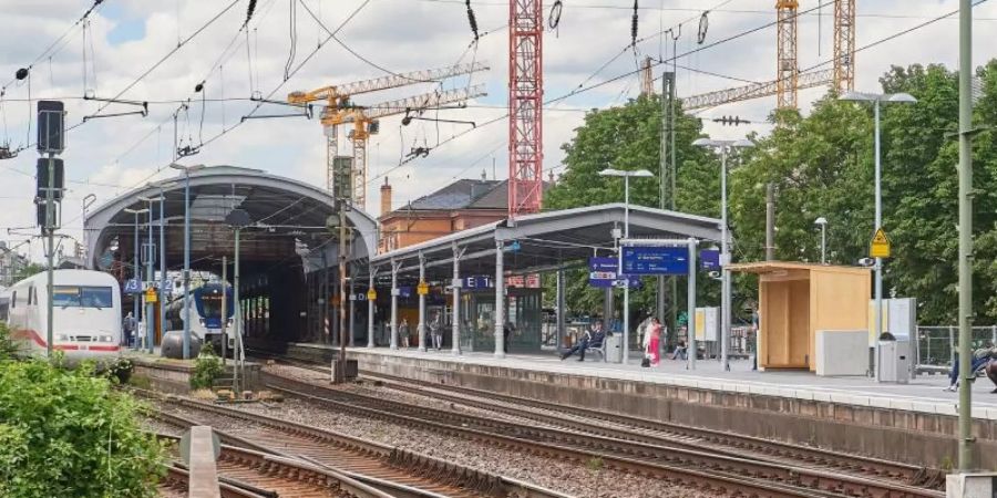 Der Bonner Hauptbahnhof wird umgebaut und vom 26. Juni bis in die Nacht zum 1. Juli von den meisten Zügen nicht angefahren. Foto: Volker Lannert