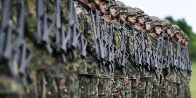 Gendergerecht im Feld: «Stillgestanden» soll auch für Transmenschen gelten. Armeechef Rebord will, dass auch sie Dienst leisten können. Transmenschen Militär