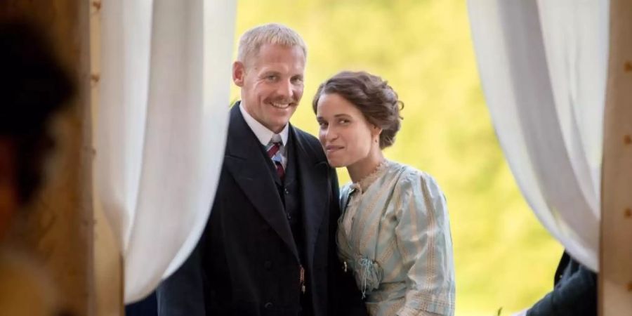Johannes Zirner als Alexander von Faber-Castell mit Kristin Suckow als Ottilie von Faber-Castell. Foto: Monika Skolimowska