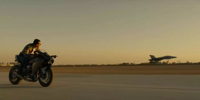 Top Gun 2: Maverick bringt Tom Cruise nochmals in seiner Parade-Rolle auf die Kinoleinwände der Welt. Top Gun 2 Maverick