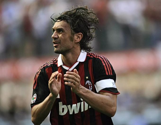 Paolo Maldini bei einem Einsatz für AC Milan im Jahr 2009. Heute arbeitet er als technischer Direktor für die Mailänder. AC Milan Maldini
