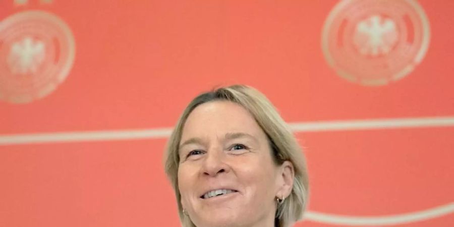 Bundestrainerin Martina Voss-Tecklenburg geht optimistisch in das WM-Viertelfinale gegen Schweden. Foto: Sebastian Gollnow
