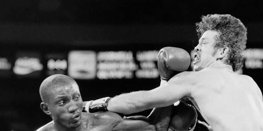 In typischer Manier: Pernell Whitaker weicht der Linken des Niederländers Farrain Comeaux aus und kontert zum Sieg (aufgenommen in einem Leichtgewichtskampf 1984 in New York)