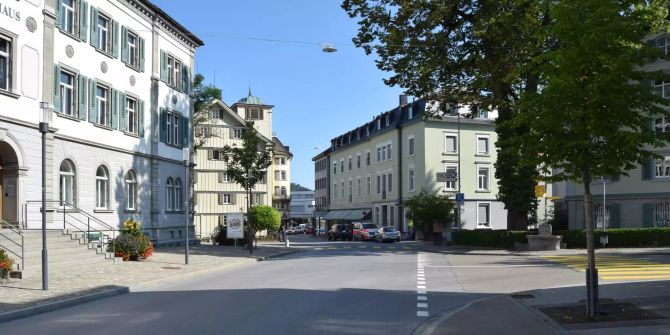 Fussgänger leicht verletzt.