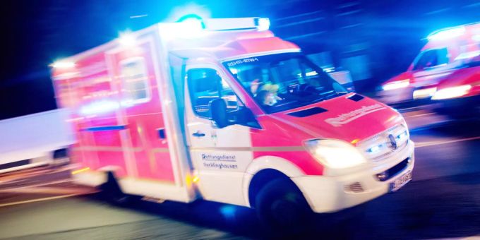 Motorradfahrer musste wegen Verletzungen ins Spital gebracht werden. Motorradfahrer musste wegen Verletzungen ins Spital gebracht werden.
