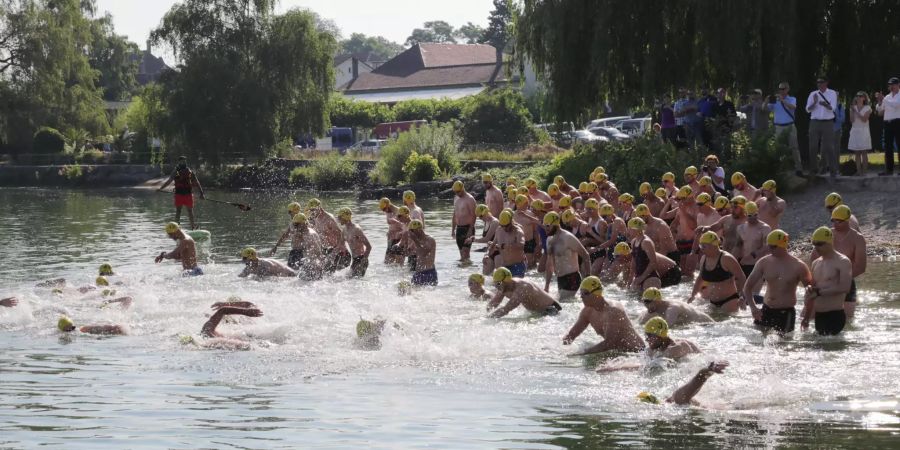 Die Murtensee-Überquerung mit neuem Start und vielen Begeisterten