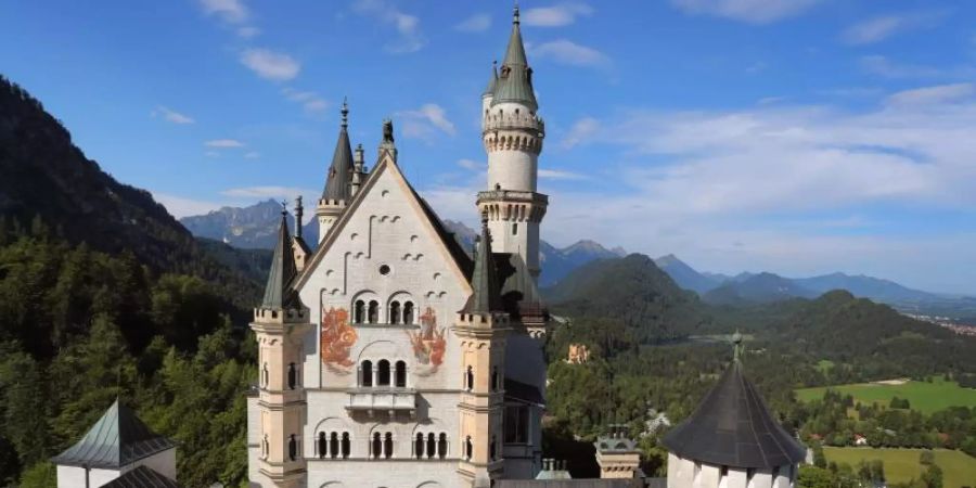 Der Grundstein Neuschwansteins wurde gefunden. Aus Bauplänen war ersichtlich, dass sich dieser im Ritterbad befindet und dahinter eine Metallkapsel liegt. Foto: Karl-Josef Hildenbrand