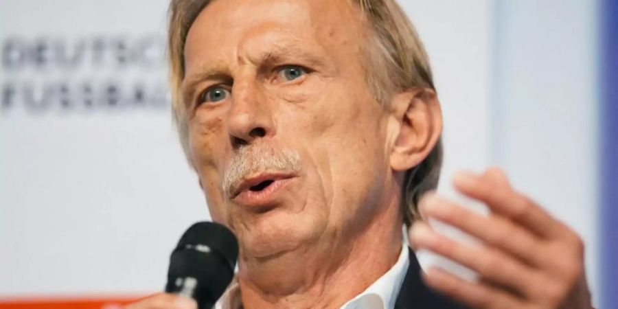 Trainierte zuletzt die rumänische Nationalmannschaft: Christoph Daum. Foto: Oliver Killig/ZB