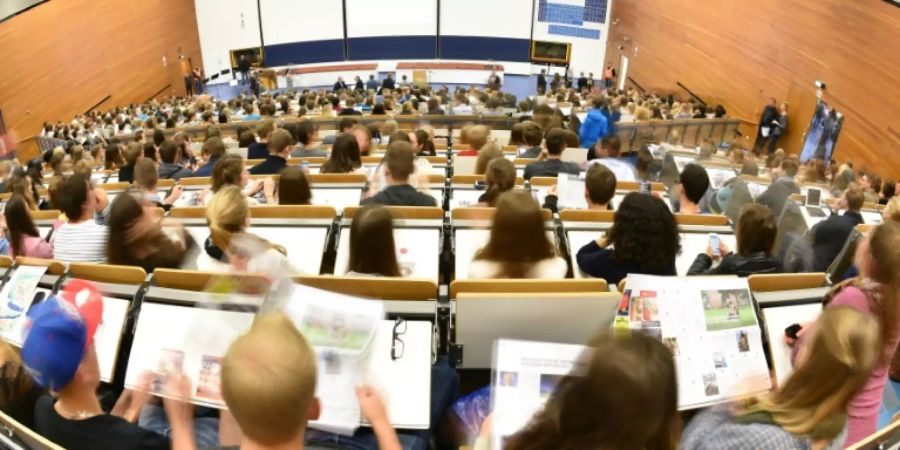 Studeten in einem Hörsaal