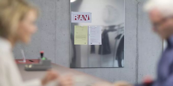 Bei den Regionalen Arbeitsvermittlungszentren (RAV). RAV Arbeitslos