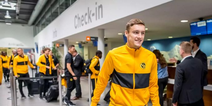 YB-Mittelfeldspieler Michel Aebischer am Flughafen in Belp vor dem Abflug nach Porto. uefa europa league 2019/20