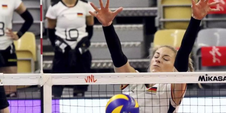Die deutschen Spielerinnen um Louise Lippmann verloren erneut. Foto: Krzysztof Œwiderski/PAP