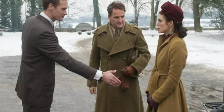 Alexander Skarsgard (l) als Stefan, Jason Clarke (M) als Lewis und Keira Knightley als Rachel: Das Nachkriegsdrama wird rasch zum Melodrama. Foto: Twentieth Century Fox