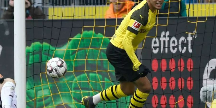 Dortmunds Jadon Sancho (r) bejubelt das Tor zum 1:0 gegen Mainz. Foto: Ina Fassbender