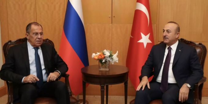 Cavusoglu empfängt Lawrow in Antalya Cavusoglu empfängt Lawrow in Antalya