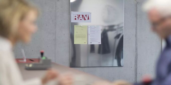 Wer im Alter von 60 Jahren oder mehr ausgesteuert wird, soll künftig bis zur Pensionierung eine Überbrückungsrente erhalten. Das schlägt der Bundesrat vor. (Symbolbild) Bundesrat