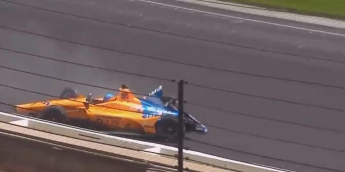 Erster Indy-Unfall - Heftiger Abflug für Fernando Alonso im Training