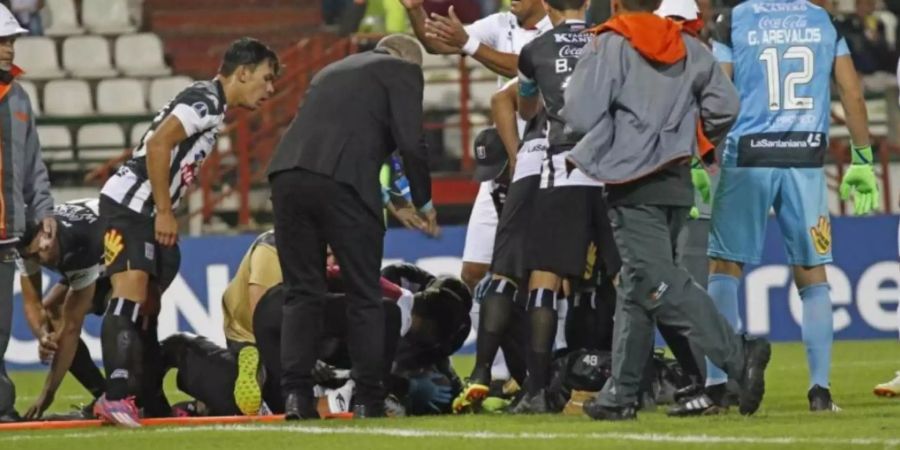 Jorge Aguilar wird behandelt