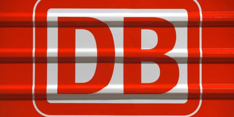 Logo der Deutschen Bahn auf einer Lok