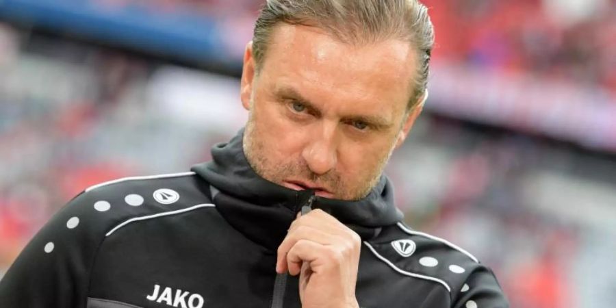 Trainer Thomas Doll braucht mit Hannover 96 für den Klassenverbleib ein Wunder. Foto: Matthias Balk