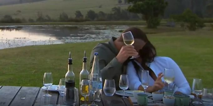 Rico drückt Kellnerin India, obwohl diese sagte, sie wolle nicht. die bachelorette 2019