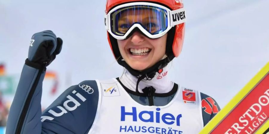 Skispringerin Katharina Althaus hatte im Einzel WM-Silber gewonnen. Foto: Hendrik Schmidt