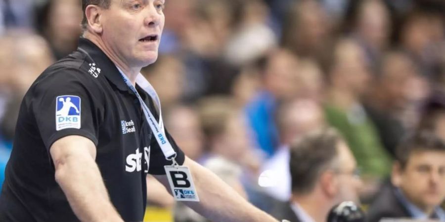 Trainer Alfred Gislason geht mit dem THW Kiel als Favorit in das Vierer-Turnier um den DHB-Pokal. Foto: Sebastian Gollnow/dpa