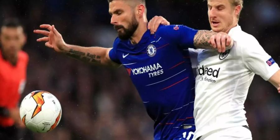 Olivier Giroud (l) bleibt bis Sommer 2020 beim FC Chelsea. Foto: Mike Egerton/PA Wire