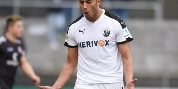 Aziz Bouhaddouz geht künftig wieder für den SV Sandhausen auf Torejagd. Foto: Uwe Anspach/dpa/Archiv Aziz Bouhaddouz geht künftig wieder für den SV Sandhausen auf Torejagd. Foto: Uwe Anspach/dpa/Archiv