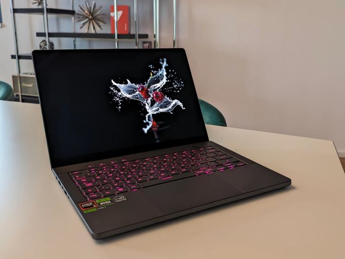 Das OLED-Display des Asus ROG Zephyrus G14 war trotz seiner Grösse ein regelrechter Augenschmaus. Asus ROG Zephyrus G14