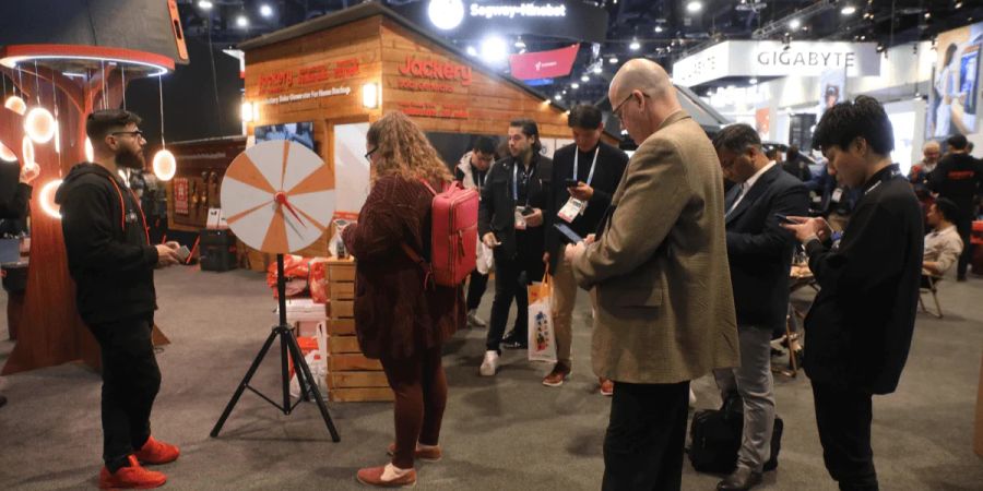 Messestand CES Las Vegas Menschen Jackery