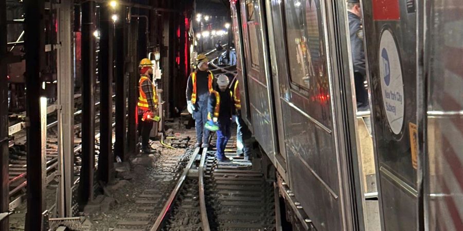 Bei einem Zusammenstoss zweier U-Bahnen in New York sind mindestens 24 Menschen verletzt worden.