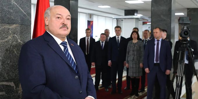 Transparenz und Fairness sieht anders aus: Alexander Lukaschenko wird in Belarus wiedergewählt – ohne Opposition. Zwei Schweizer Wahlbeobachter loben den Prozess dennoch. (Archivbild) Belarus SVP Wahlbeobachter