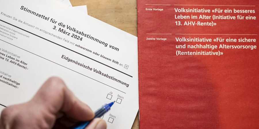 Die Schweizer Stimmbevölkerung entscheidet heute Sonntag über die Einführung einer 13. AHV-Rente und eine Volksinitiative für eine Erhöhung des Rentenalters und dessen Koppelung an die Lebenserwartung. (Themenbild)