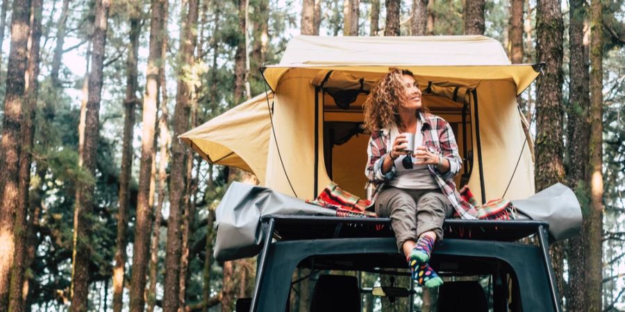 Frau Dachzelt Jeep Kaffeetasse