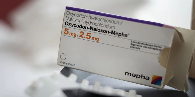 Innert 30 Jahren stieg der Bevölkerungsanteil, der Schmerzmittel konsumiert, von 12 auf 26 Prozent: Packung des Opioids Oxycodon. (Archivbild) Schmerzmittel