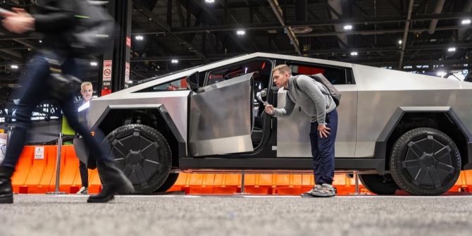 teslas cybertruck