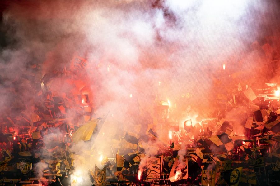 Auch im Letzigrund in Zürich waren zahlreiche YB-Fans dabei.