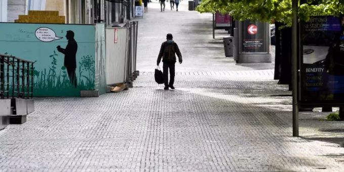 Der fast menschenleere Wenzelsplatz in Tschechien. Corona tschechien