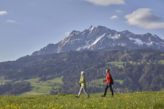 Bei etwas kühleren Temperaturen am frühen Samstagmorgen lohnt es sich eine leichte Jacke anzuziehen. wetter wochenende