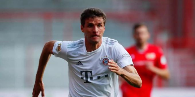 Lobt und mahnt zugleich nach dem Bundesliga-Re-Start: Bayern-Profi Thomas Müller. Foto: Hannibal Hanschke/Reuters-Pool/dpa Lobt und mahnt zugleich nach dem Bundesliga-Re-Start: Bayern-Profi Thomas Müller. Foto: Hannibal Hanschke/Reuters-Pool/dpa
