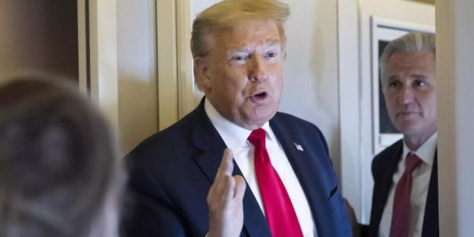 US-Präsident Donald Trump will den G7-Gipfel in den USA auf September verschieben und das Treffen dann um andere Staaten erweitern, darunter Russland. Foto: Alex Brandon/AP/dpa US-Präsident Donald Trump will den G7-Gipfel in den USA auf September verschieben und das Treffen dann um andere Staaten erweitern, darunter Russland. Foto: Alex Brandon/AP/dpa
