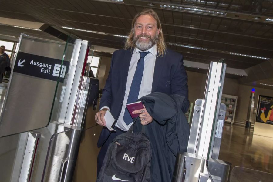 Fussball-Trainer René van Eck am Flughafen Zürich. (Archivbild)