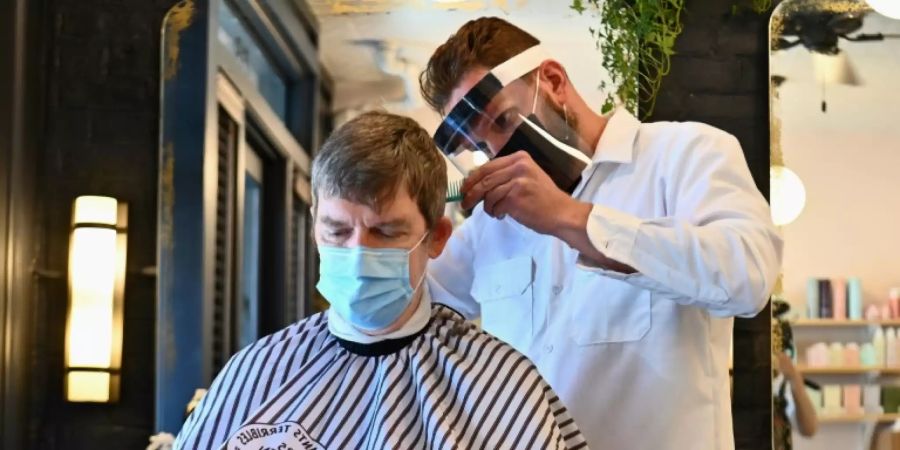 Schutzmasken im Friseursalon