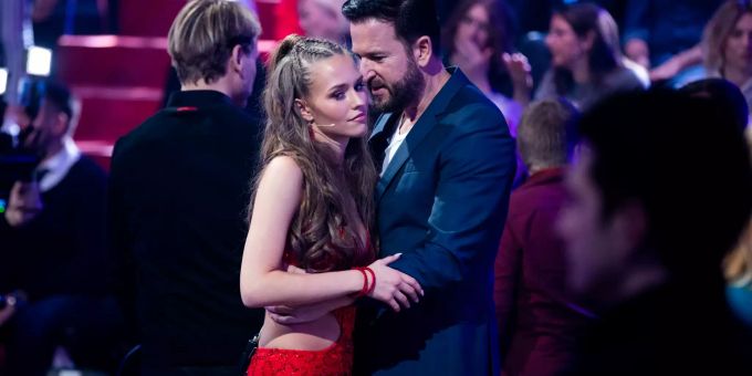 Michael Wendler und Teenie-Freundin Laura Müller sind seit zwei Jahren ein Paar. Kürzlich haben sie sich verlobt. Michael Wendler Laura Müller
